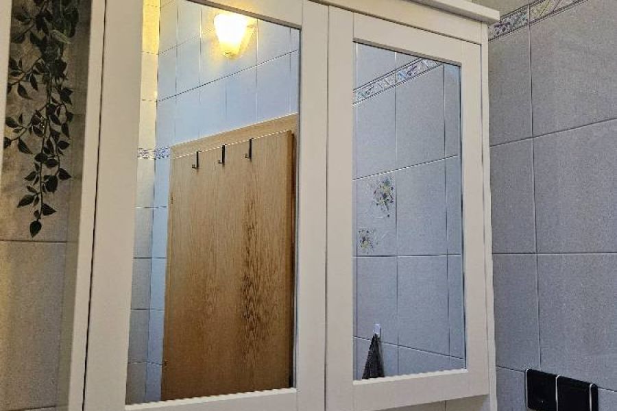 IKEA Hemnes Badspiegelschrank mit Licht - Bild 2