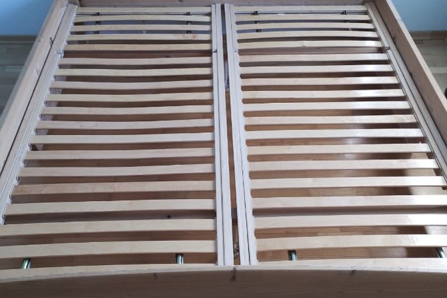 Doppelbett aus Massivholz - Bild 1