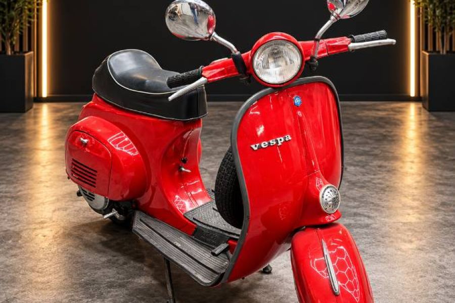 wunderschöne Vespa 50N in Rot - Bild 1